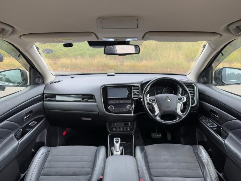 
								Mitsubishi Outlander full									