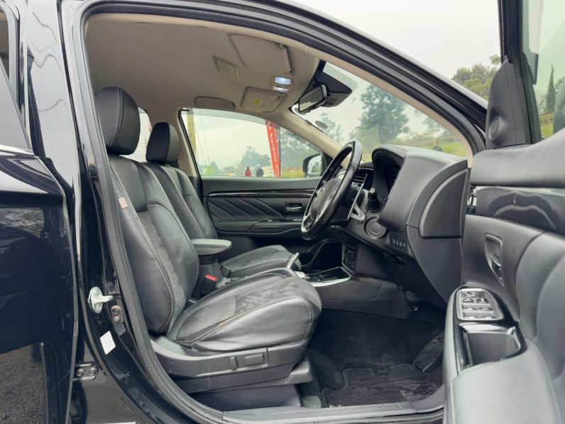 
								Mitsubishi Outlander full									