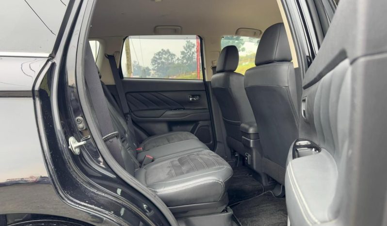 
								Mitsubishi Outlander full									