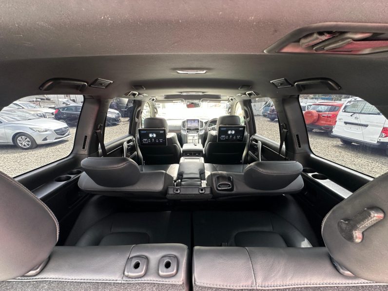 
								Toyota Land Cruiser 200 series ZX (LC200) full									