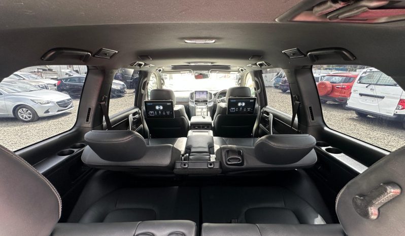 
								Toyota Land Cruiser 200 series ZX (LC200) full									