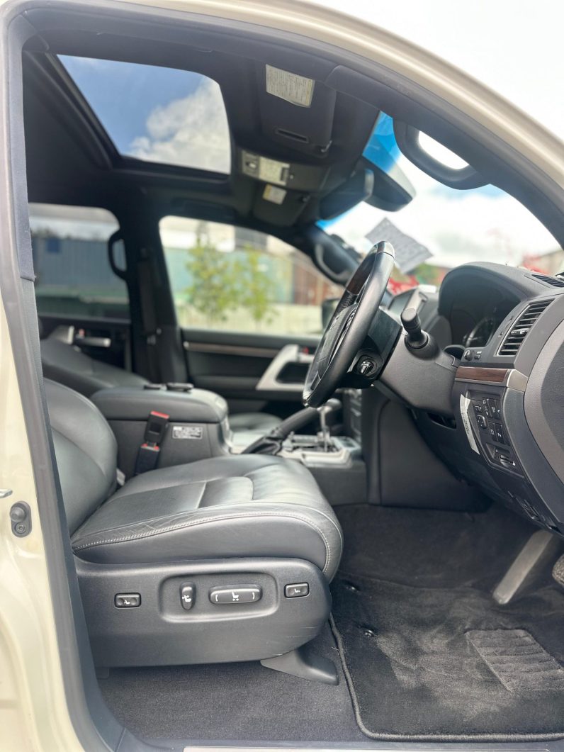 
								Toyota Land Cruiser 200 series ZX (LC200) full									