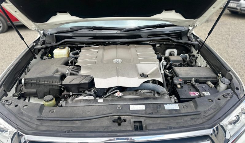 
								Toyota Land Cruiser 200 series ZX (LC200) full									