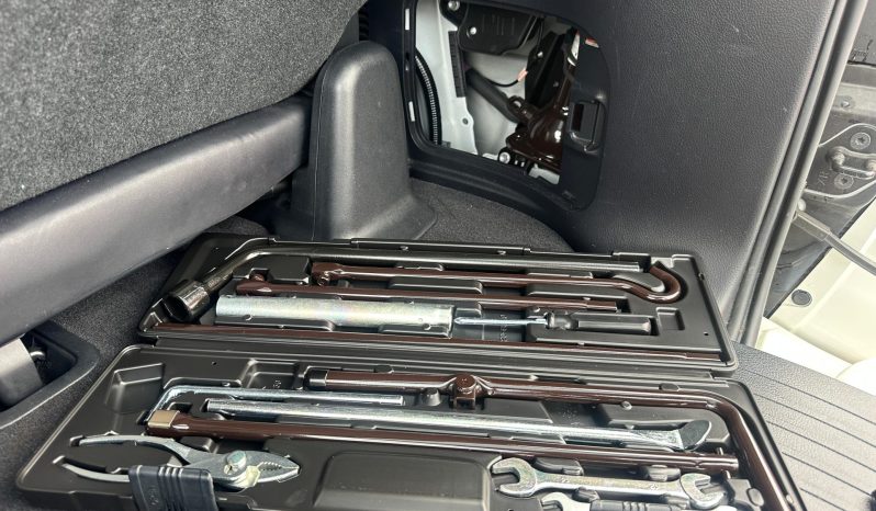 
								Toyota Land Cruiser 200 series ZX (LC200) full									