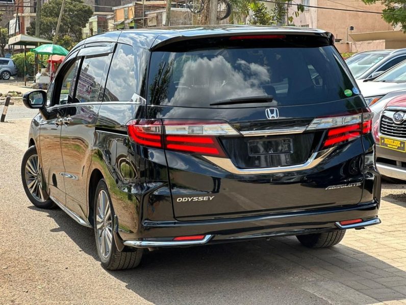 
								Honda Odyssey full									