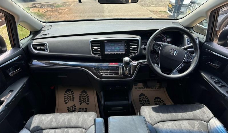 
								Honda Odyssey full									