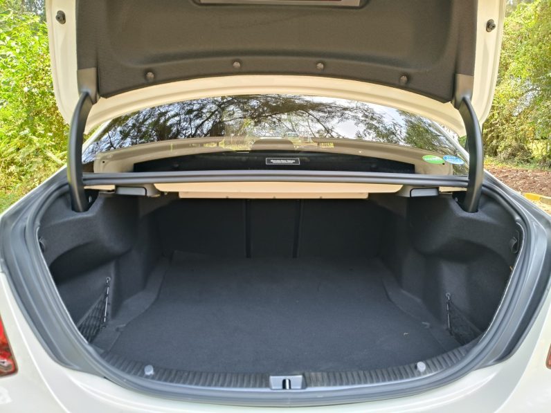 
								Mercedez Benz C200 EQ BOOST full									