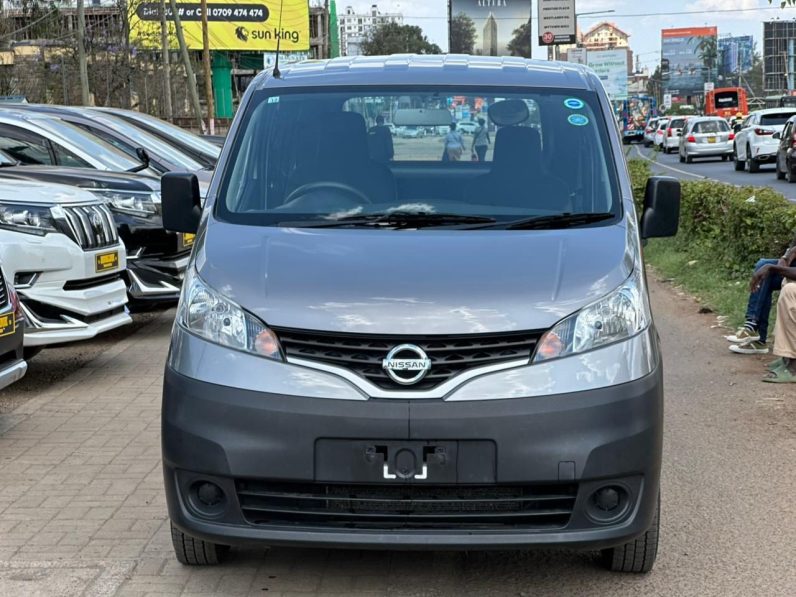 
								Nissan NV200 full									
