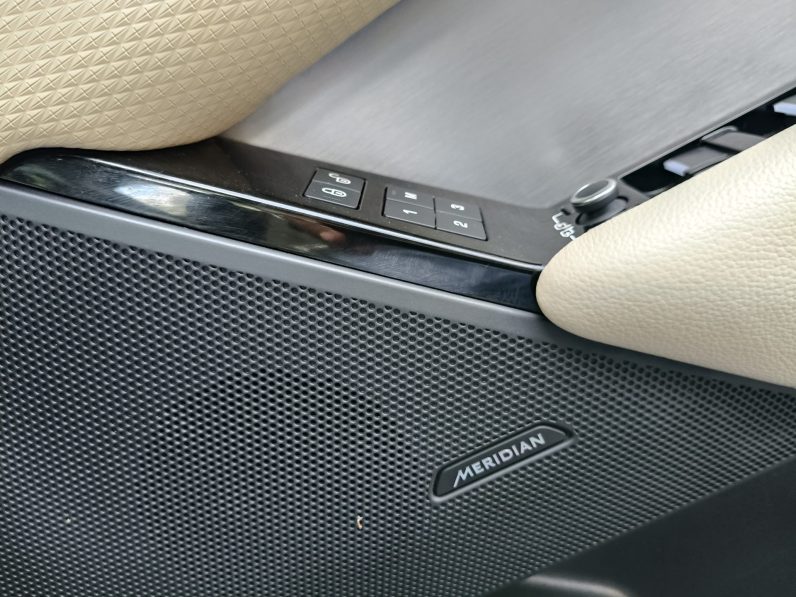 
								Range Rover Velar full									