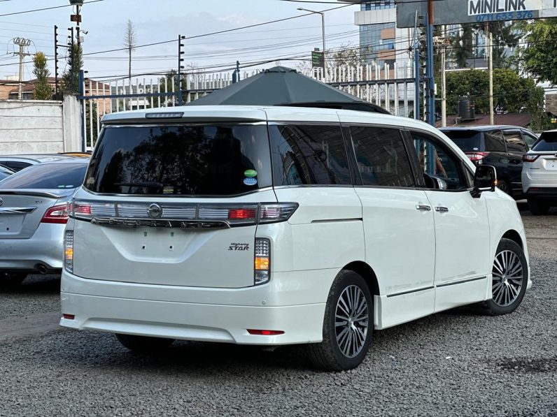 
								Nissan Elgrand Highway Star full									