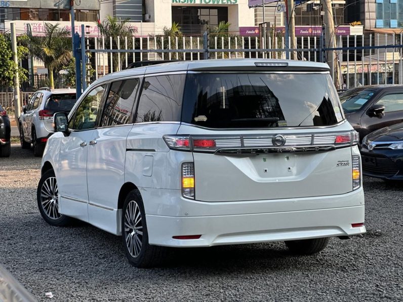 
								Nissan Elgrand Highway Star full									