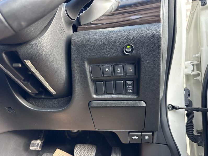 
								Nissan Elgrand Highway Star full									