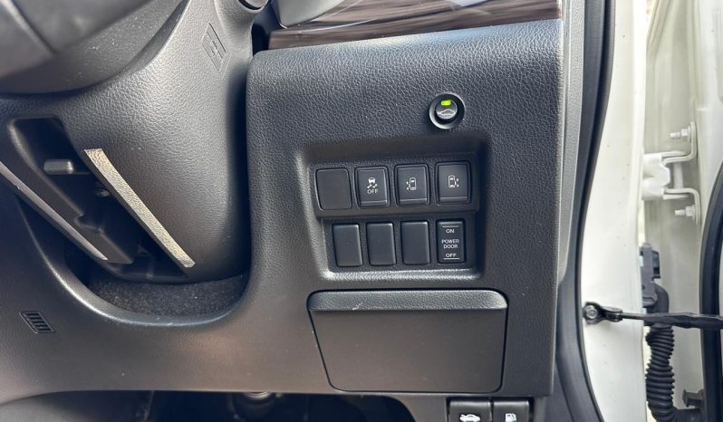 
								Nissan Elgrand Highway Star full									