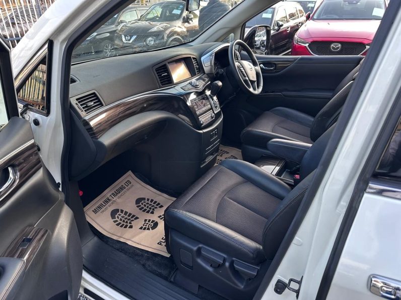 
								Nissan Elgrand Highway Star full									