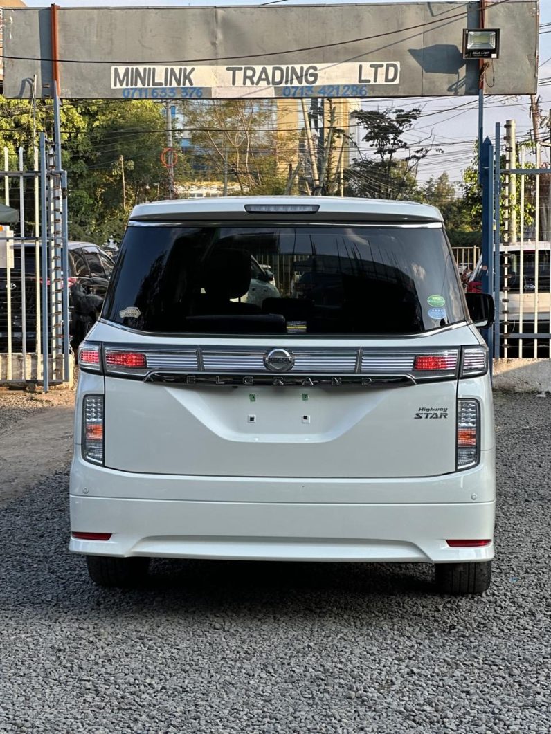 
								Nissan Elgrand Highway Star full									
