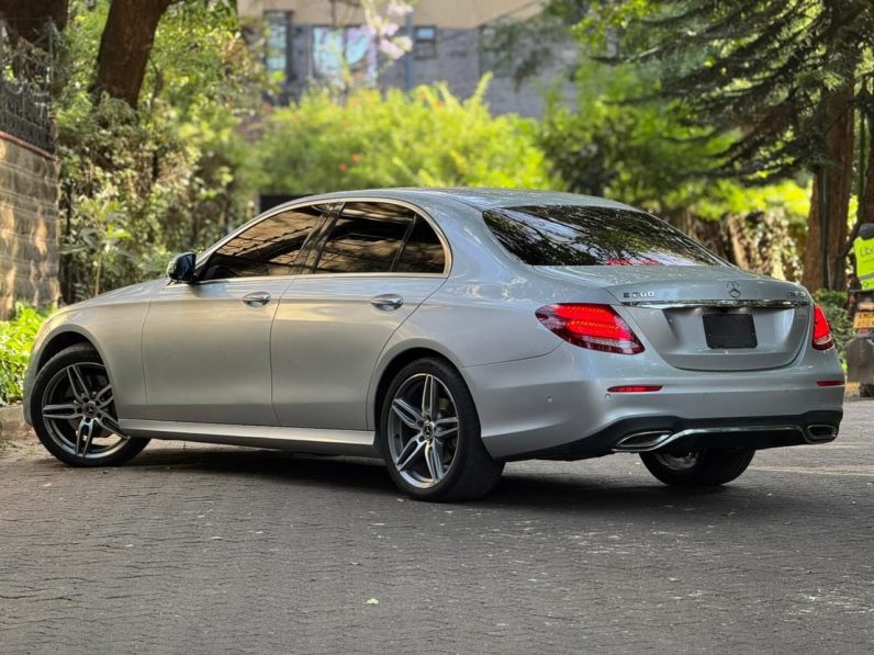 
								Mercedez Benz E200 full									