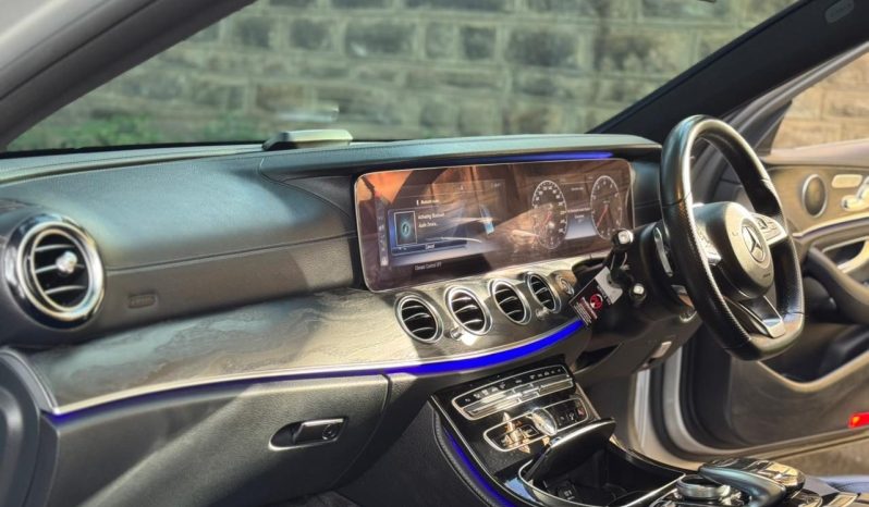 
								Mercedez Benz E200 full									