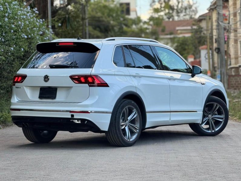 
								Volkswagen Tiguan full									