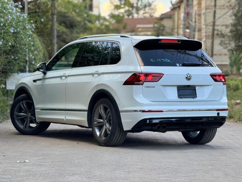 
								Volkswagen Tiguan full									
