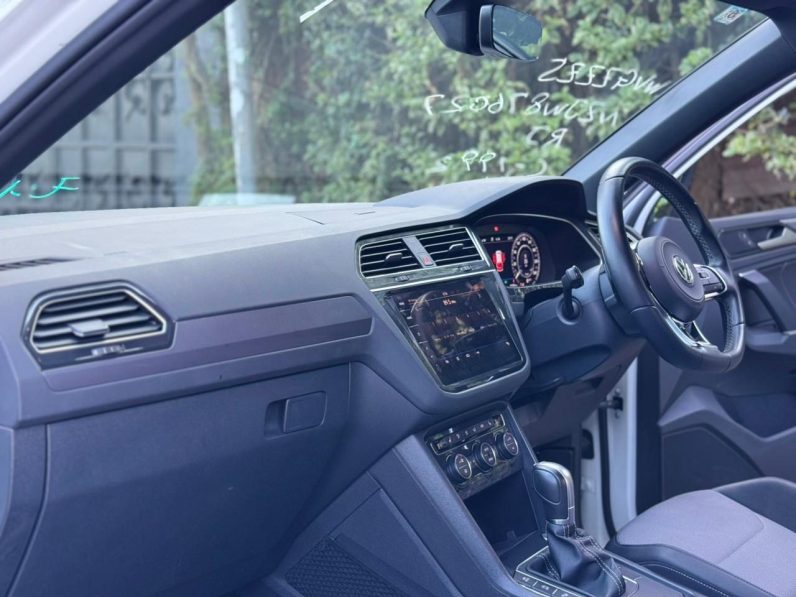 
								Volkswagen Tiguan full									