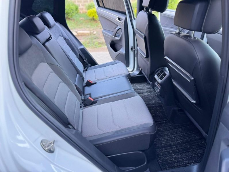 
								Volkswagen Tiguan full									