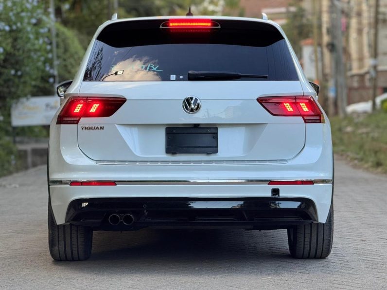 
								Volkswagen Tiguan full									