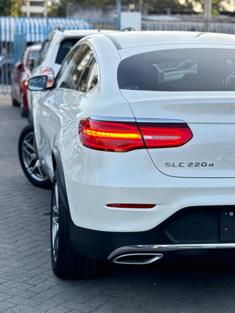 
								Mercedez Benz GLC220D full									