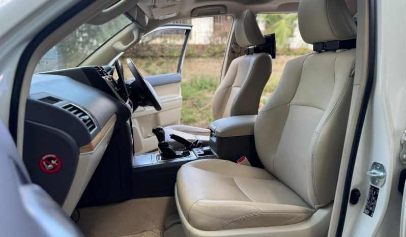 
								Toyota LandCruiser Prado TX-L full									