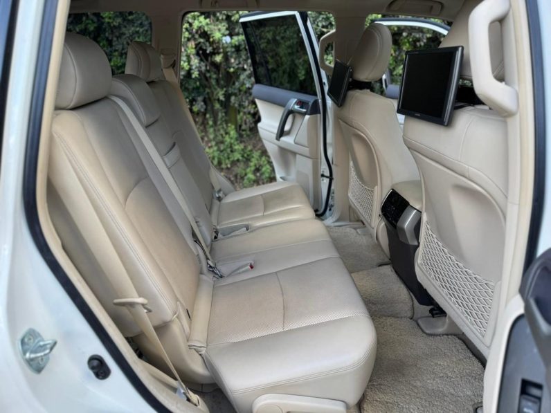 
								Toyota LandCruiser Prado TX-L full									