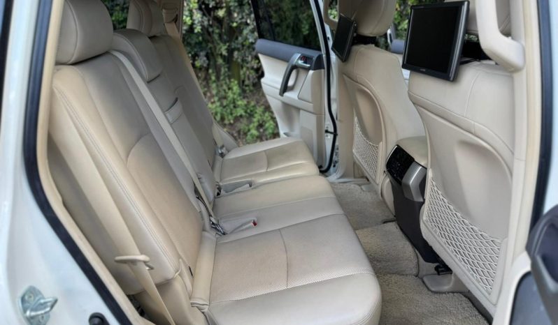 
								Toyota LandCruiser Prado TX-L full									