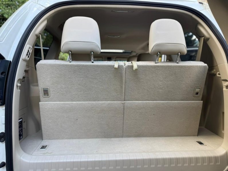 
								Toyota LandCruiser Prado TX-L full									