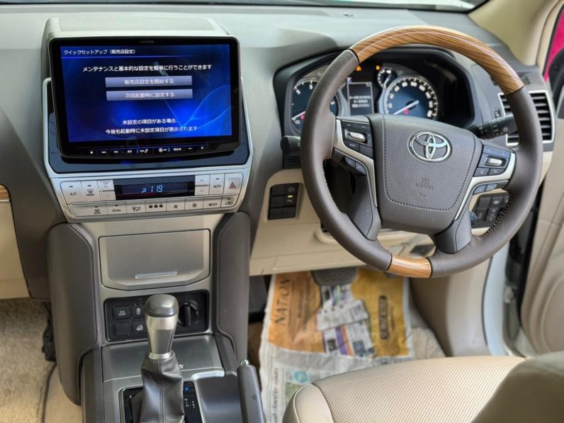 
								Toyota LandCruiser Prado TX-L full									