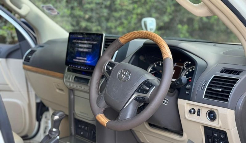 
								Toyota LandCruiser Prado TX-L full									