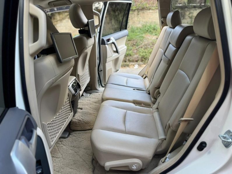 
								Toyota LandCruiser Prado TX-L full									