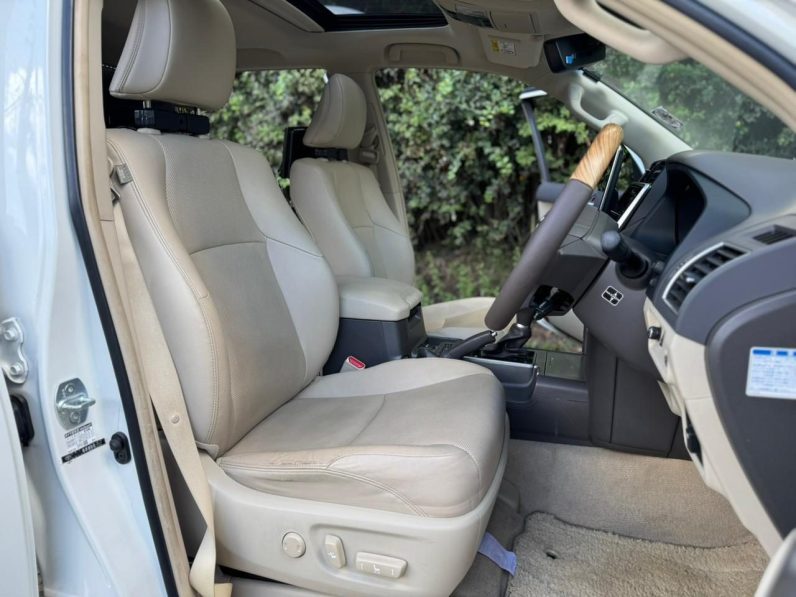 
								Toyota LandCruiser Prado TX-L full									