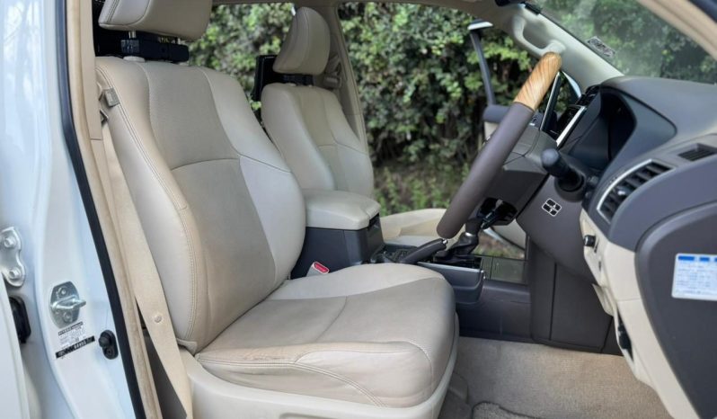 
								Toyota LandCruiser Prado TX-L full									