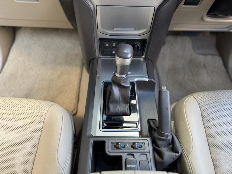 
								Toyota LandCruiser Prado TX-L full									