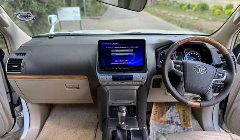 
								Toyota LandCruiser Prado TX-L full									