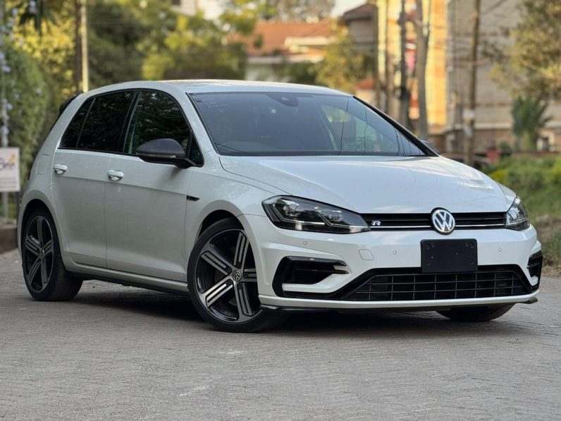 
								Volkswagen Golf R full									