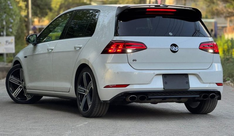 
								Volkswagen Golf R full									