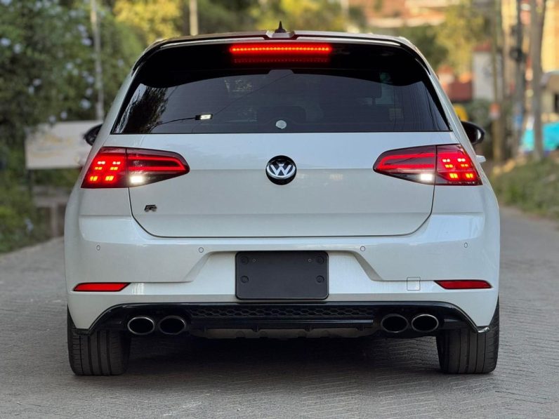
								Volkswagen Golf R full									