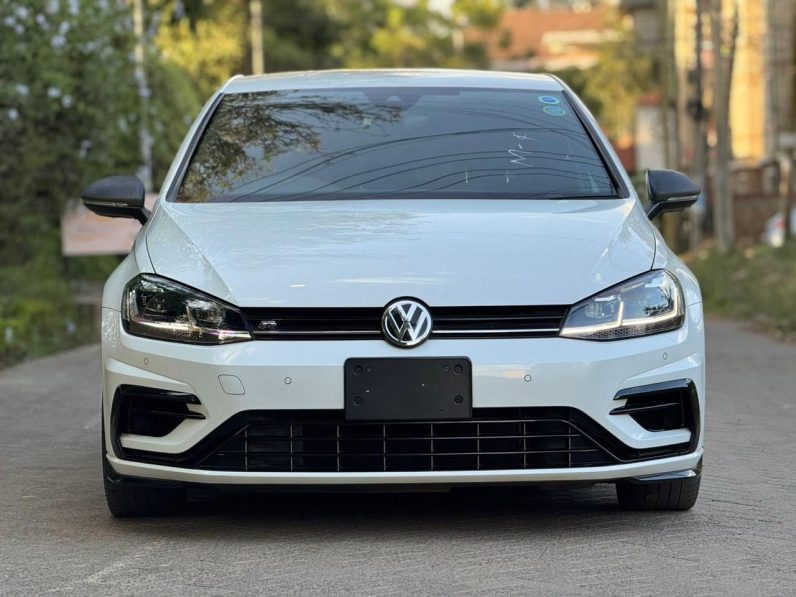 
								Volkswagen Golf R full									