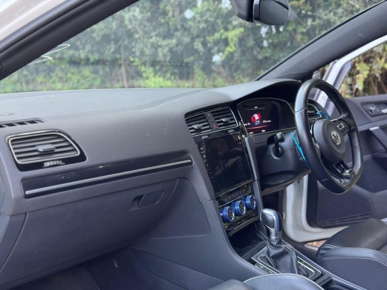 
								Volkswagen Golf R full									