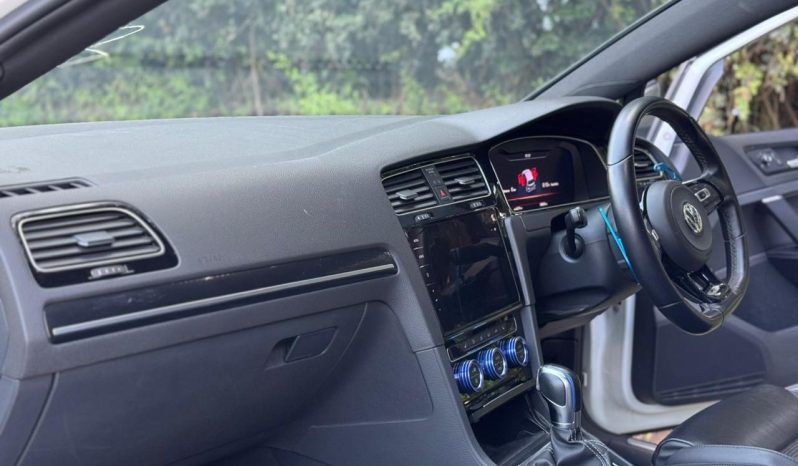 
								Volkswagen Golf R full									