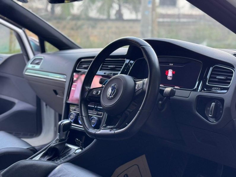 
								Volkswagen Golf R full									