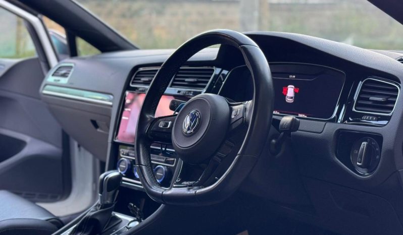 
								Volkswagen Golf R full									