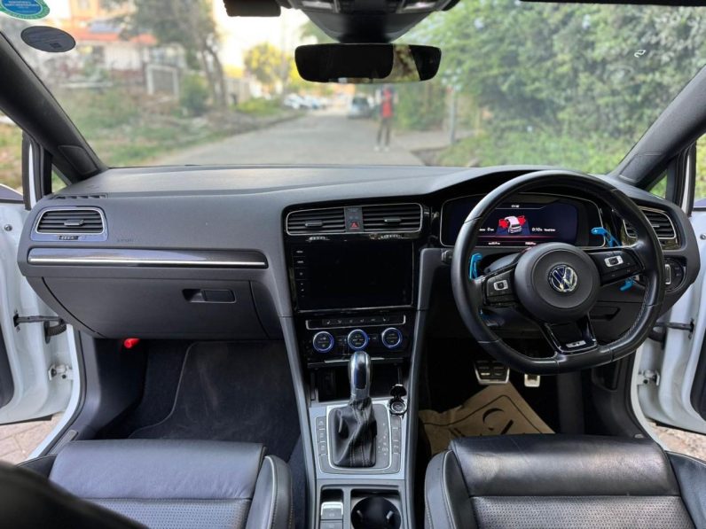 
								Volkswagen Golf R full									