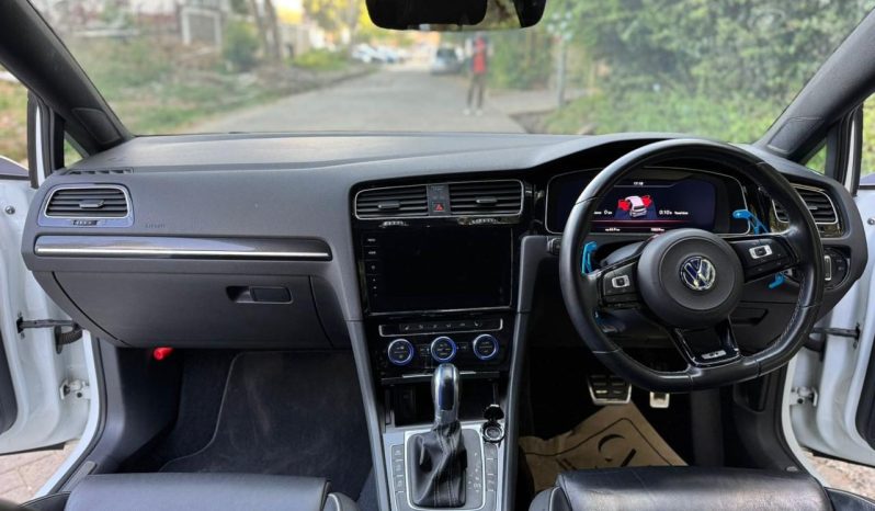 
								Volkswagen Golf R full									