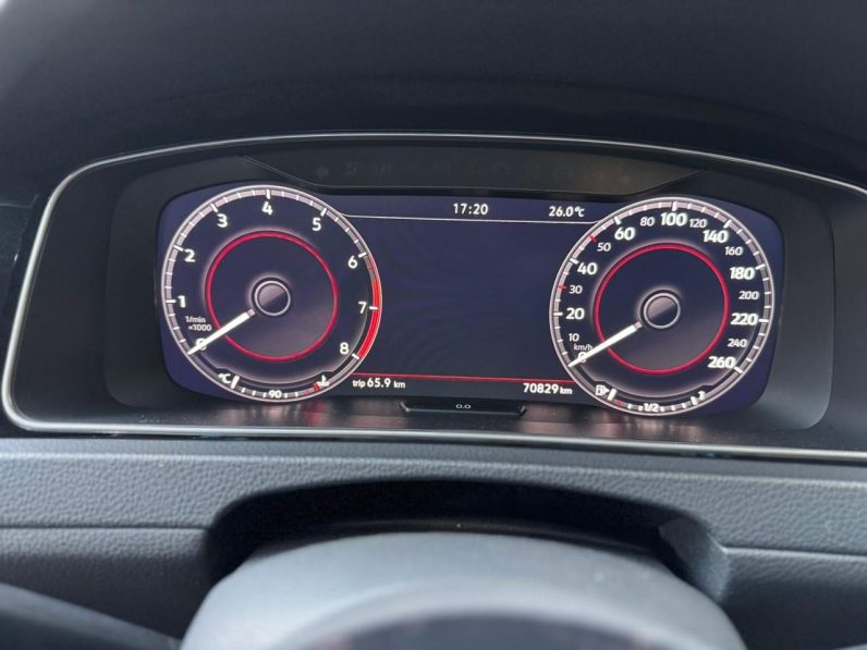 
								Volkswagen Golf R full									