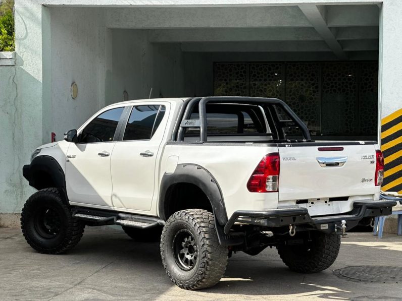 
								Toyota hilux full									